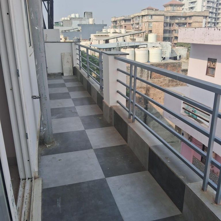 4 BHK 4th Floor with Room Rights for Sale in Sector 45 Gurgaon