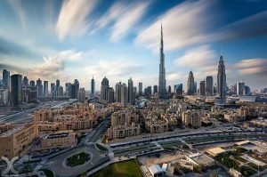 What amenities should I look for when renting an apartment in Dubai?